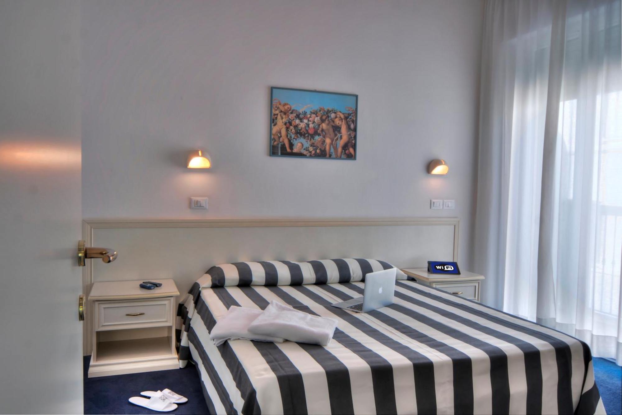 Residence Divina Rimini Extérieur photo